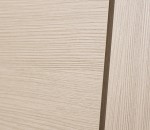 Горизонтальное расположение текстуры древесины - актуальная деталь в современном интерьере